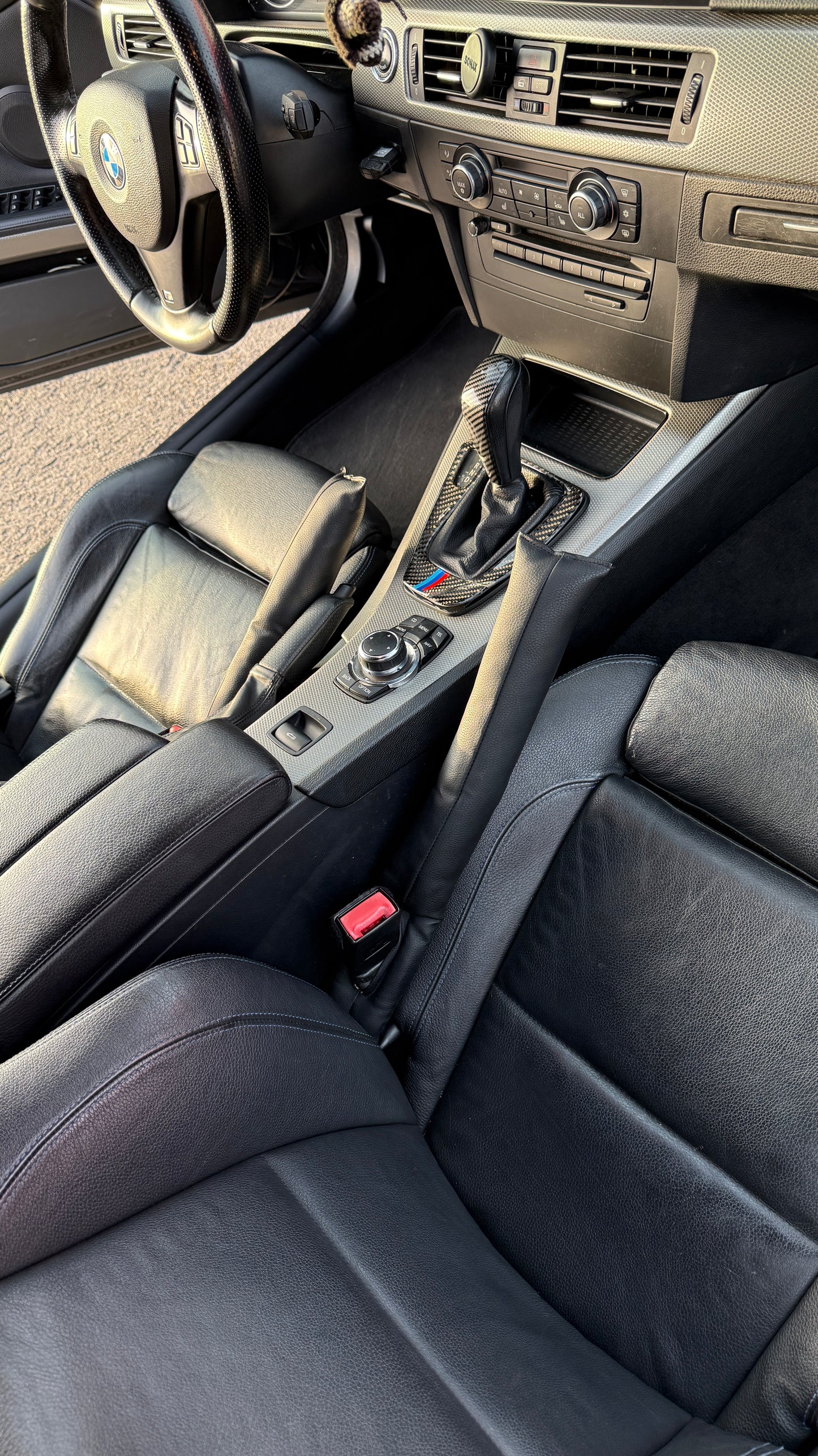 Sitzspalt-Stopper (2er-Set) im Auto - verhindert, dass Handy, Schlüssel oder AirPods in den Sitzspalt fallen.